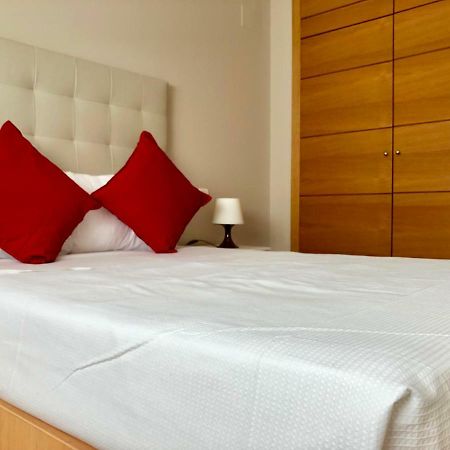 New Apartments Airport Ifema Madrid Exteriör bild